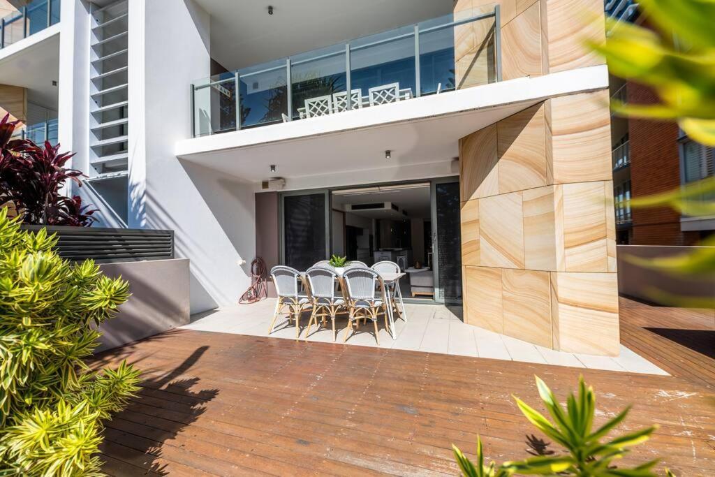 Stunning Coastal Retreat With Pool & Car Park Gold Coast