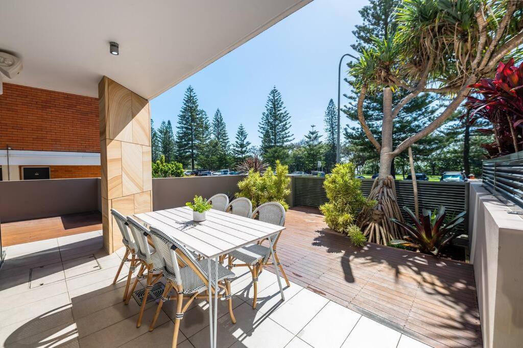 Stunning Coastal Retreat With Pool & Car Park *