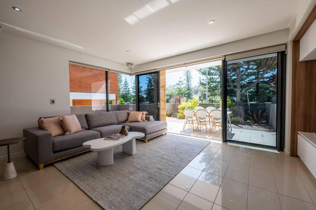 Stunning Coastal Retreat With Pool & Car Park *