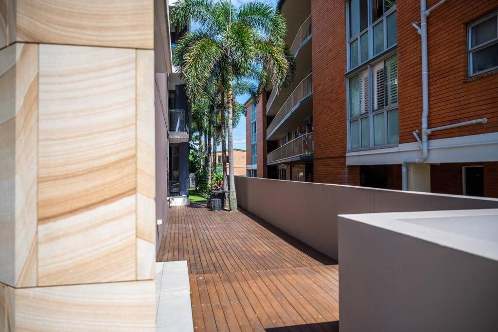 Apartment Stunning Coastal Retreat With Pool & Car Park *